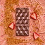 Strawberry Dream Chocolate с бял крем, ягоди и кадаиф