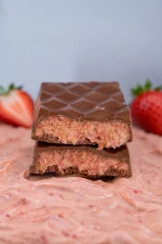 Strawberry Dream Chocolate с бял крем, ягоди и кадаиф
