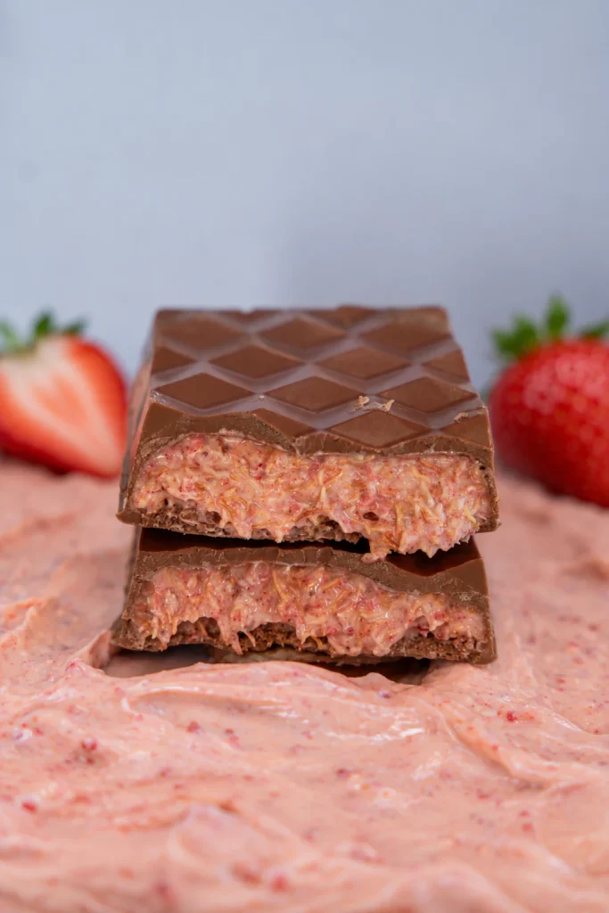 Strawberry Dream Chocolate с бял крем, ягоди и кадаиф